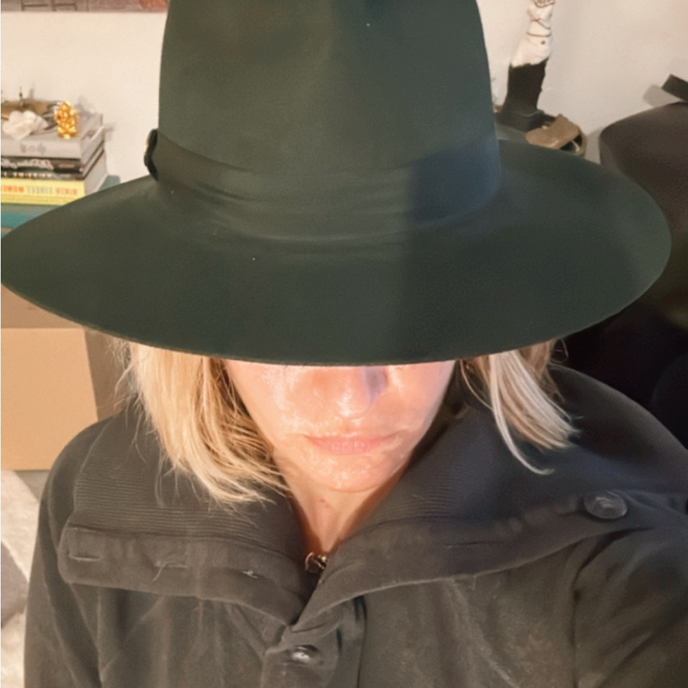 Forest green fedora by The Dutch Hatter. Purchased in Amsterdam, made in Spain - Picture 2 of 3